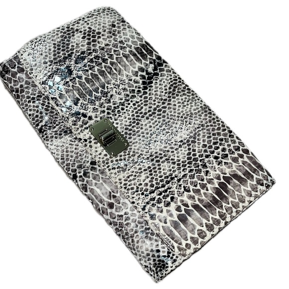 Elliott Lucca Leather Snakeskin Design Textured Turn-Lock Clutch - Picture 2 of 16
